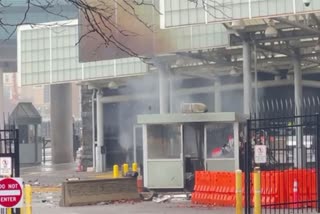 Two dead in vehicle explosion at US Canada border crossing  Vehicle explosion at US Canada border crossing  Niagara falls car explosion  Two dead in car explosion at US  യുഎസിൽ കാറ് പൊട്ടിത്തെറിച്ച് രണ്ട് മരണം  യുഎസിൽ കാറ് പൊട്ടിത്തെറിച്ചു  കാർ സ്ഫോടനം  Canada  Niagara falls  US Canada border crossing  Vehicle explosion  FBI  യുഎസ് കാനഡ അതിർത്തി