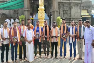 indian_cricketers_visited_simhadri_appanna