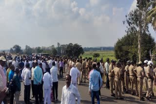 Chakkajam movement of Swabhimani on Pune-Bangalore highway