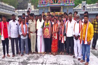 Indian_Under_19_Cricketers_in_Indrakeeladri_Temple
