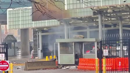 US Canada border crossing  Two dead in vehicle explosion  Niagara Falls  ನಯಾಗರಾ ಫಾಲ್ಸ್‌ ಬಳಿ ವಾಹನ ಸ್ಪೋಟ  ಇಬ್ಬರು ಸಾವು  ಎಚ್ಚೆತ್ತ ಭದ್ರತಾ ಮಂಡಳಿ  ಅಮೆರಿಕ ಮತ್ತು ಕೆನಡಾವನ್ನು ಸಂಪರ್ಕಿಸುವ ನಯಾಗರಾ ಫಾಲ್ಸ್  ನಯಾಗರಾ ಫಾಲ್ಸ್ ಸೇತುವೆ  ರೈನ್‌ಬೋ ಸೇತುವೆಯ ಮೇಲೆ ಕಾರೊಂದು ಸ್ಫೋಟ  ಚಾಲಕ ಸೇರಿದಂತೆ ಇಬ್ಬರು ಮೃತ  ಅಲರ್ಟ್ ಮೋಡ್‌ನಲ್ಲಿ ಭದ್ರತಾ ಏಜೆನ್ಸಿ  ಗಾಯಾಳು ಡಿಸ್ಚಾರ್ಜ್  ಜನನಿಬಿಡ ಮಾರ್ಗಗಳು ಬಂದ್