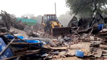 Bulldozer runs on slums in Hazrat Nizamuddin area