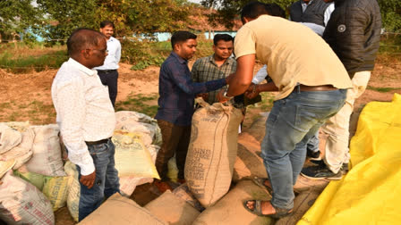 Collector visits paddy procurement center in Balrampur