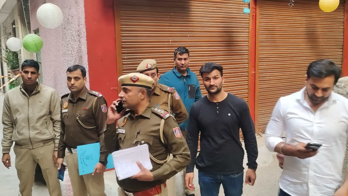 In the case of the murder of constable Kiran Pal posted at Govindpuri police station, who was stabbed to death while patrolling late at night, the Crime Branch team has arrested a criminal after an encounter.