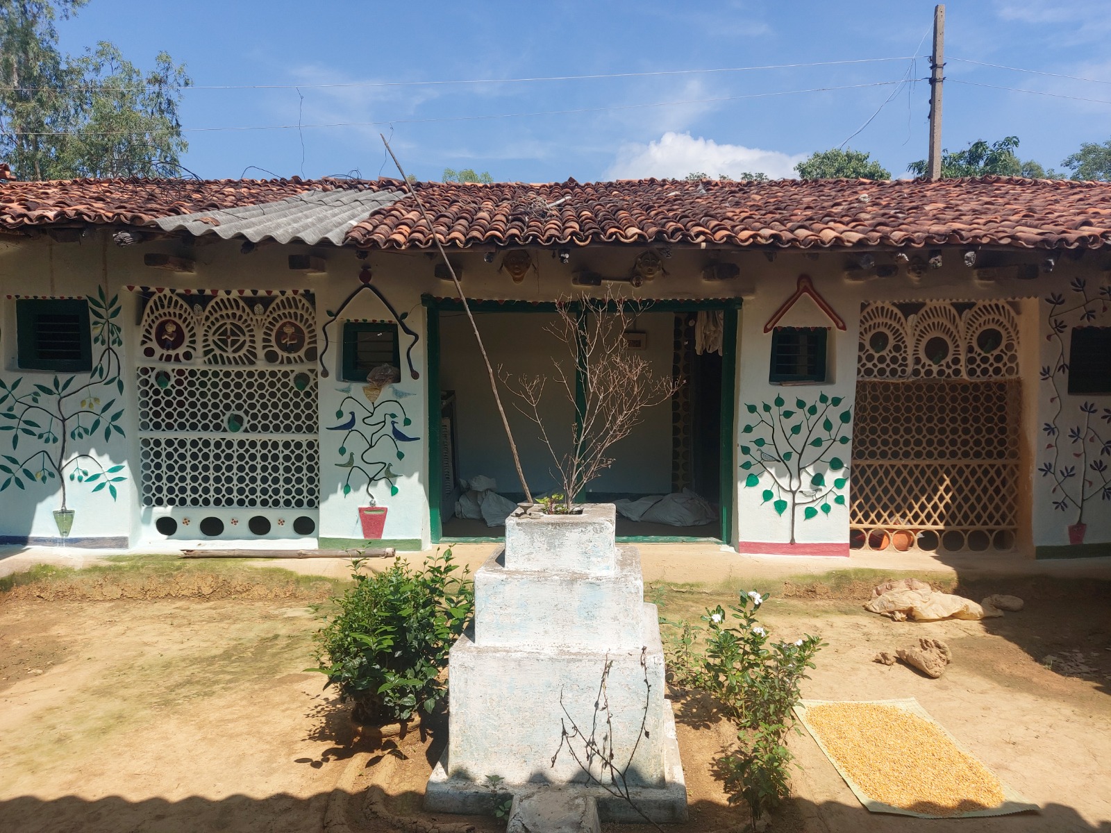 The country's second Rashtrapati Bhavan and Ramayan Kaal Open Theater is in Surguja district of Chhattisgarh state of India