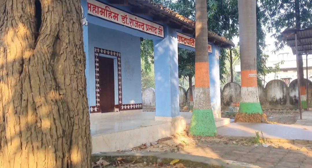 The country's second Rashtrapati Bhavan and Ramayan Kaal Open Theater is in Surguja district of Chhattisgarh state of India