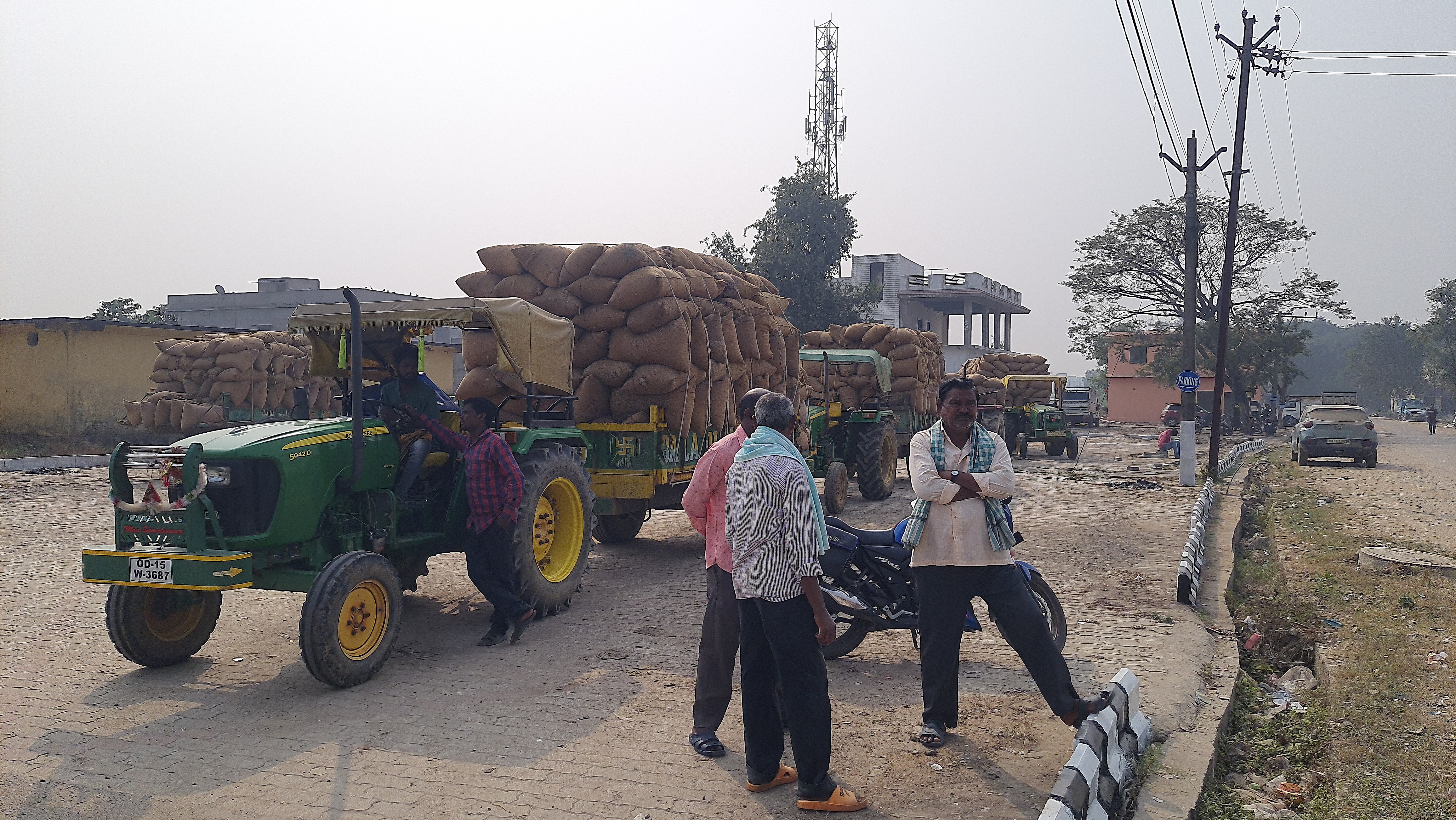 ସମ୍ବଲପୁରରୁ ଆରମ୍ଭ ହେଲା ଧାନ କିଣା, ମଣ୍ଡି ଅବ୍ୟବସ୍ଥାକୁ ନେଇ ଅସନ୍ତୁଷ୍ଟ ଚାଷୀ