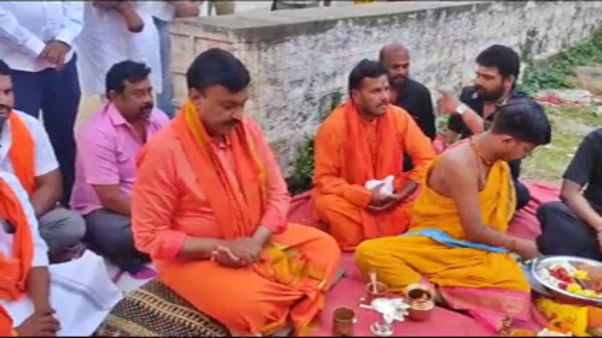 MLA G. Janardhana Reddy wears Hanumale.