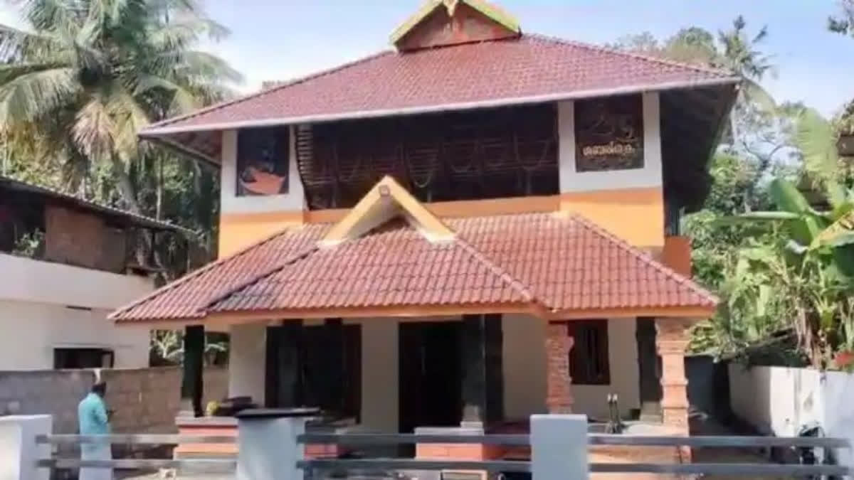 RSS Office Attack  Attack Against RSS office Pandalam  Pandalam RSS Office Attack  SFI ABVP Conflict In Pandalam NSS College  Attack On ABVP Activist House  ആര്‍എസ്‌എസ് കാര്യാലയത്തിന് നേരേ ആക്രമണം  പന്തളം ആര്‍എസ്‌എസ് ഓഫീസ് ആക്രമണം  പന്തളം എൻഎസ്‌എസ് കോളജ്  എസ്‌എഫ്‌ഐ എബിവിപി സംഘര്‍ഷം  ആര്‍എസ്‌എസ് ഓഫീസ് പന്തളം