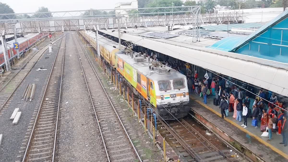 luggage looted in train