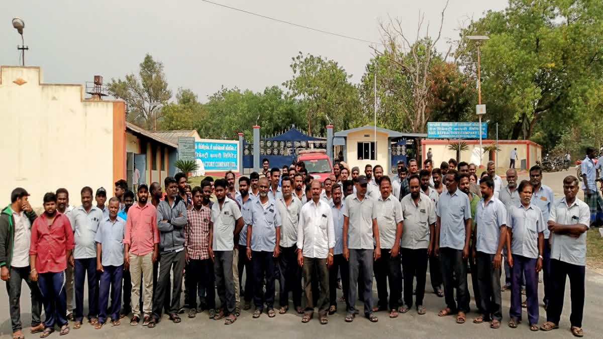 sail refractory company workers dharna protest
