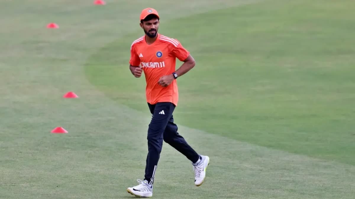 India Test squad for South Africa test  Abhimanyu Easwaran replaces Ruturaj Gaikwad  Abhimanyu Easwaran in India Test squad  Ruturaj Gaikwad ruled out of SA test series  Ind vs SA test schedule  Ruturaj Gaikwad Injury  റുതുരാജ് ഗെയ്‌ക്‌വാദ്  റുതുരാജ് ഗെയ്‌ക്‌വാദ് പരിക്ക്  ഇന്ത്യ vs ദക്ഷിണാഫ്രിക്ക  അഭിമന്യു ഈശ്വരന്‍ ഇന്ത്യന്‍ ടെസ്റ്റ് ടീമില്‍