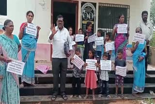 children_protest_to_open_anganwadi_in_prakasham_district