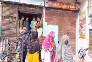 Prostitution in cafe youth and girls arrested