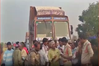 FOUR KILLED IN BUS TRACTOR COLLISION IN ANDHRA PRADESH