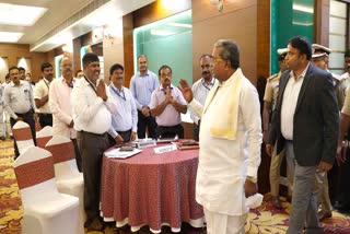 cm-siddaramaiah-instructed-to-industrialists-appoint-locals-for-industries