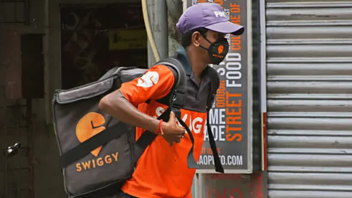 KERALA SWIGGY WORKERS STRIKE  GIG WORKERS PROTEST KERALA  SWIGGY DELIVERY BOYS STRIKE KERALA  സ്വിഗ്ഗി പണിമുടക്ക്