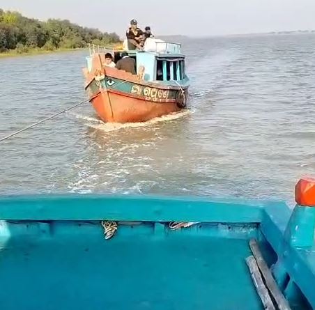 Tourists Trapped In River