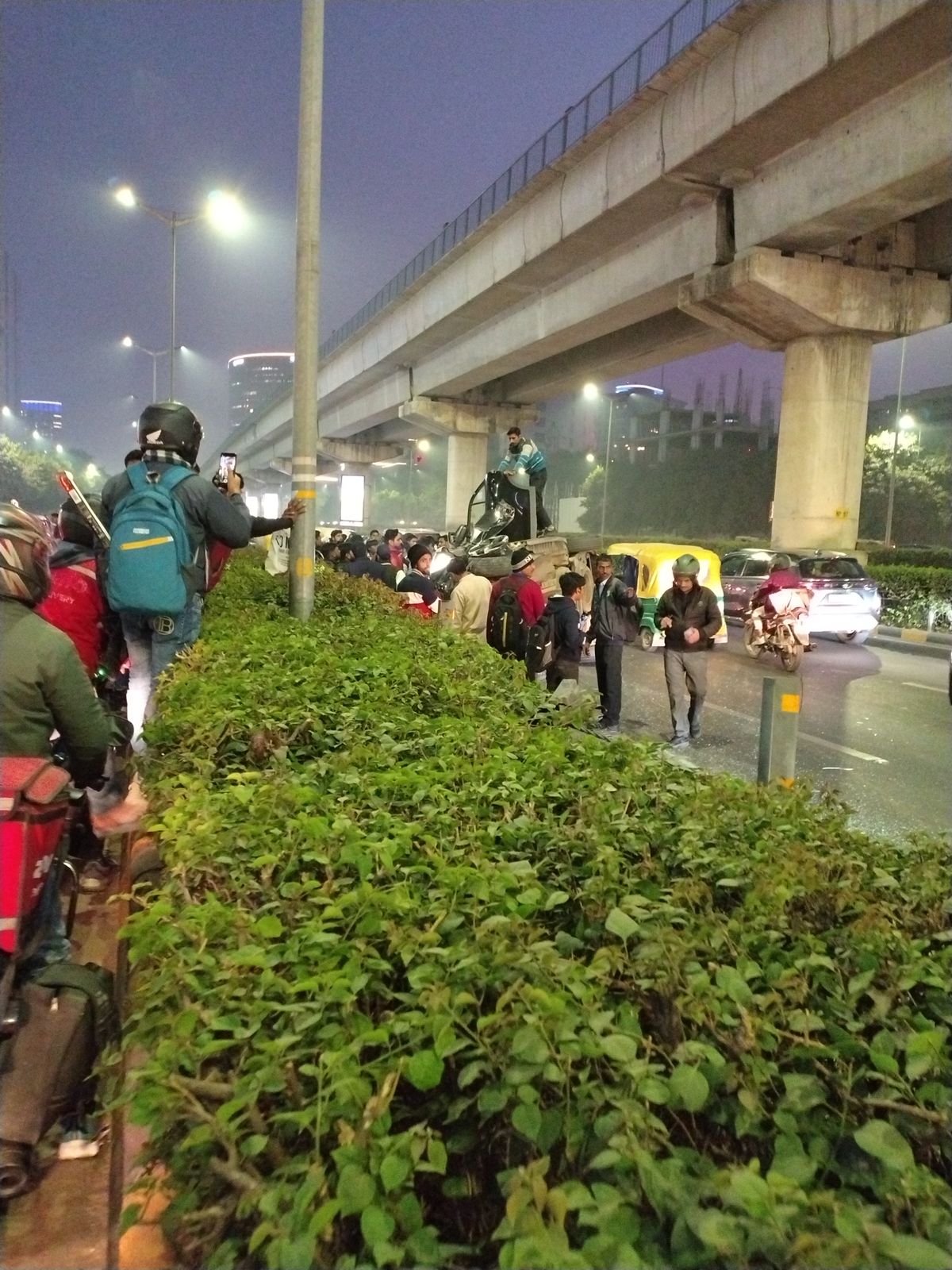 Gurugram Accident Car overturned at high speed on golf course road 4 girls rescued