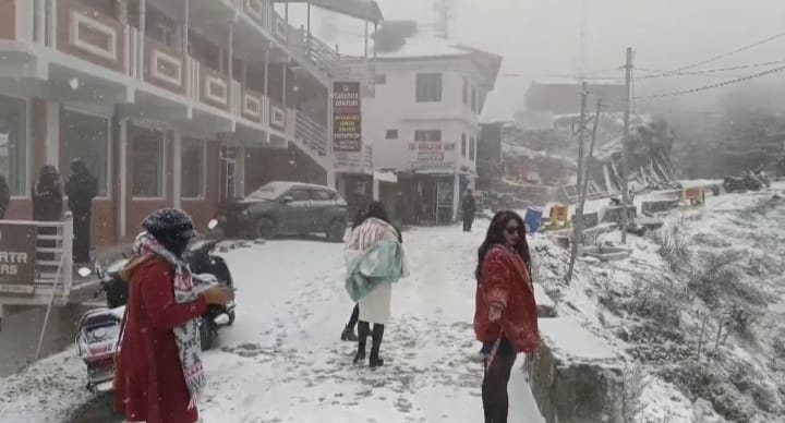 Snowfall in Lokhandi