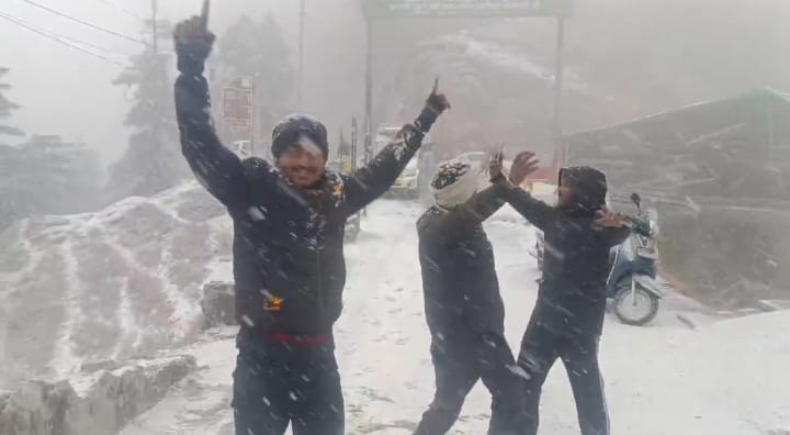 Snowfall in Lokhandi