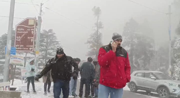 Snowfall in Lokhandi