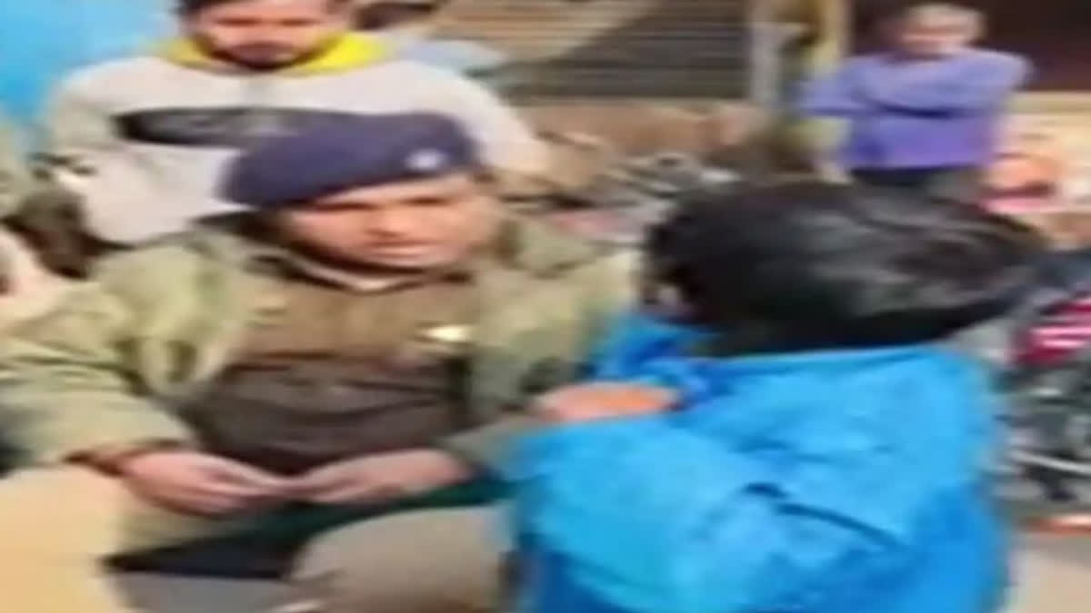 Seeing a Poor Boy Selling Tricolour; Police Official Buys Him Warm Clothes; His Act Wins Hearts