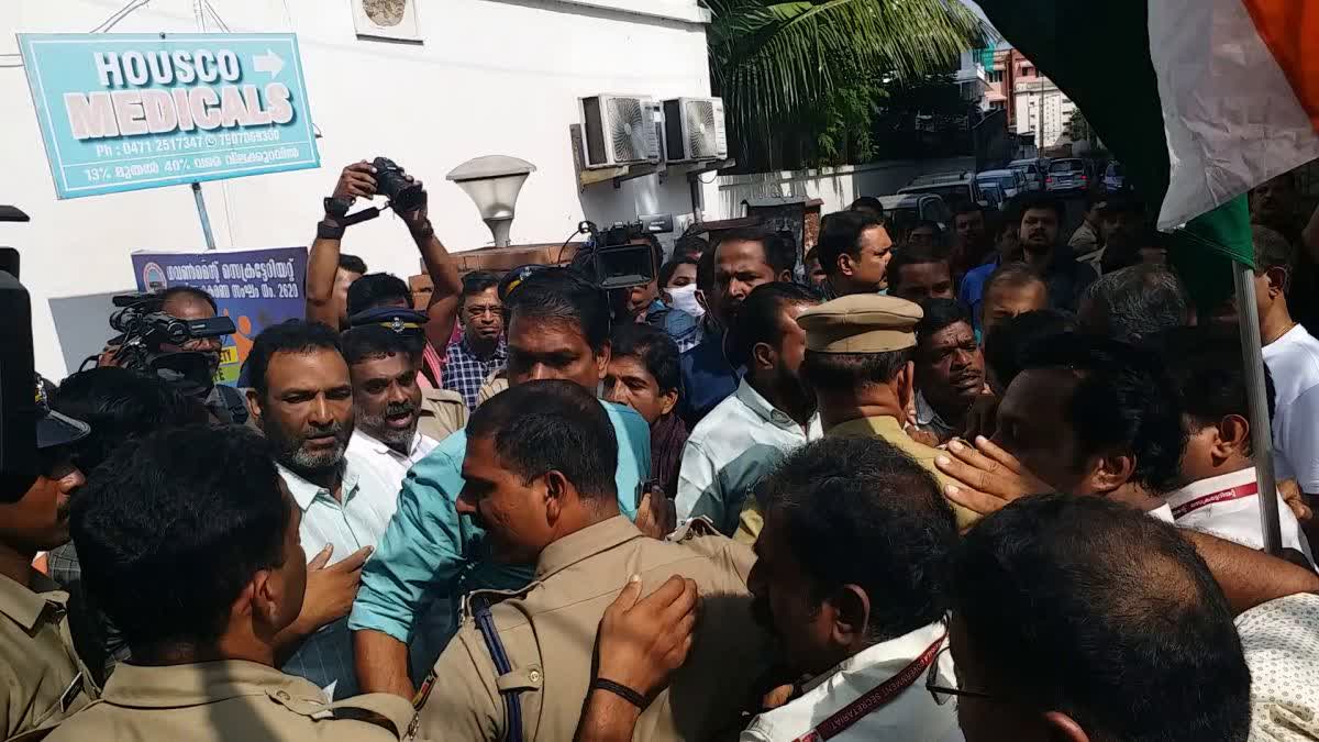 UDF trade unions strike  violence in Secretariat  സർക്കാർ ജീവനക്കാരുടെ പണിമുടക്ക്  സെക്രട്ടറിയേറ്റിൽ സംഘർഷാവസ്ഥ