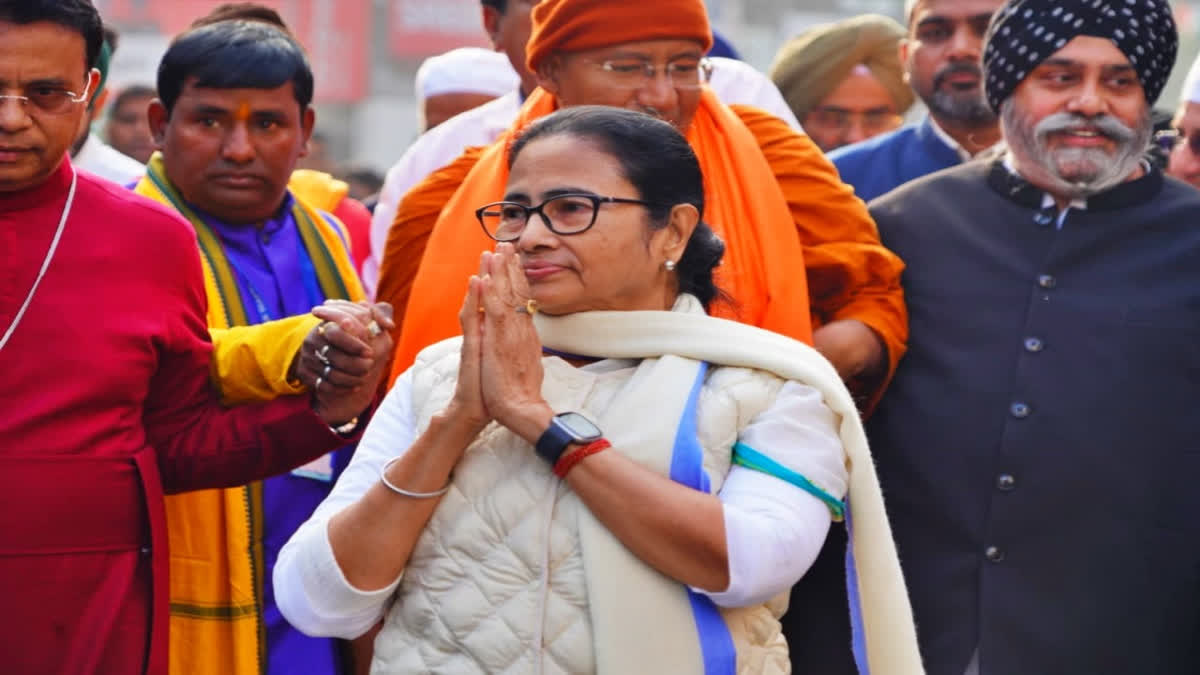 West Bengal Chief Minister Mamata Banerjee, who was already in the news earlier today, has injured her forehead after her car had to suddenly stop to avoid a collision with another vehicle here on Wednesday.