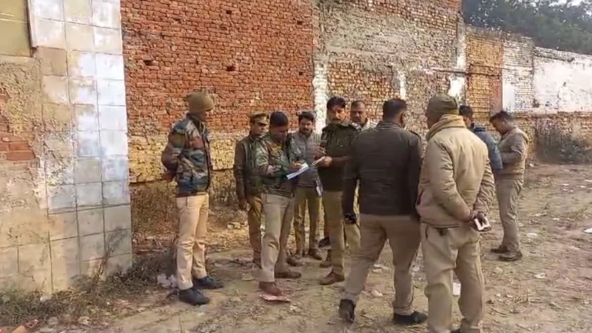 killing by crushing it  मेरठ में मर्डर  Murder in Meerut  Man killed in meerut with brick  मेरठ में युवक की हत्या