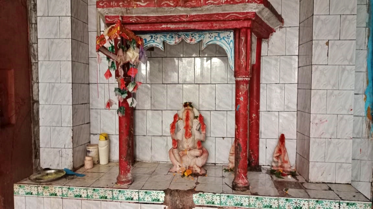 मंदिर में स्थापित भगवान की मूर्ति