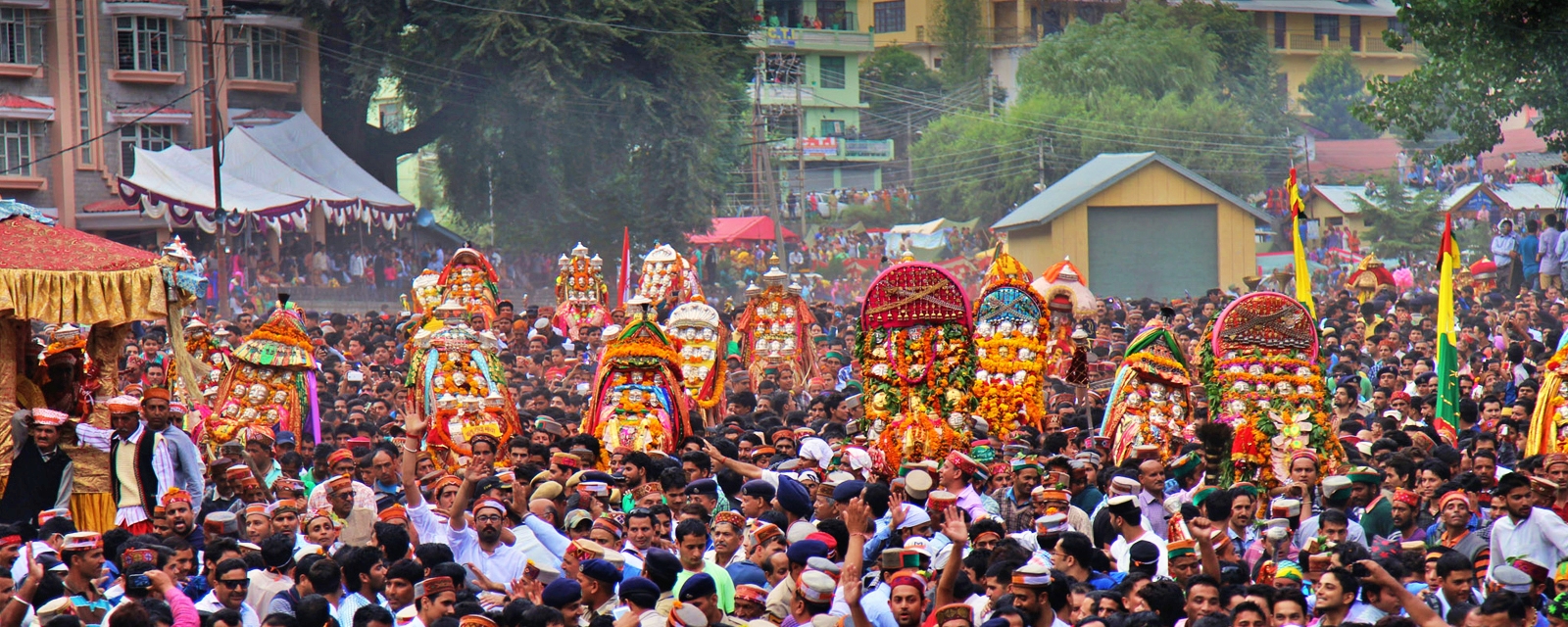 कुल्लू दशहरे का नजारा