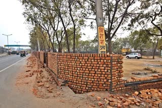 Work on boundary wall of Tiranga Park begins