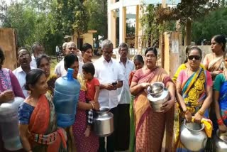 women_protest_for_drinking_water_in_vijayawada