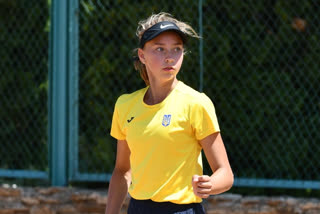 After facing criticism from the Ukrainian Tennis Federation, Yelyzaveta Kotliar, a junior tennis star, has apologised for shaking hands in a first-round match against Vlada Minchev, who hails from Russia. Kotliar’s father has accepted that she made a mistake and mentioned that she didn’t realise that behind the net was a representative of the country that attacked our Motherland.
