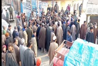 دیوسر کے کلیم علاقے میں مقامی باشندوں کا محکمہ بجلی کے خلاف احتجاج