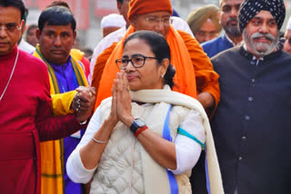 West Bengal Chief Minister Mamata Banerjee, who was already in the news earlier today, has injured her forehead after her car had to suddenly stop to avoid a collision with another vehicle here on Wednesday.