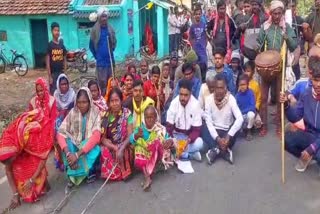 Villagers blocked road in Jamtara