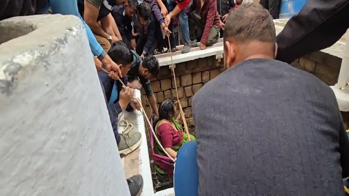 WOMAN FELL INTO WELL ASHOKNAGAR