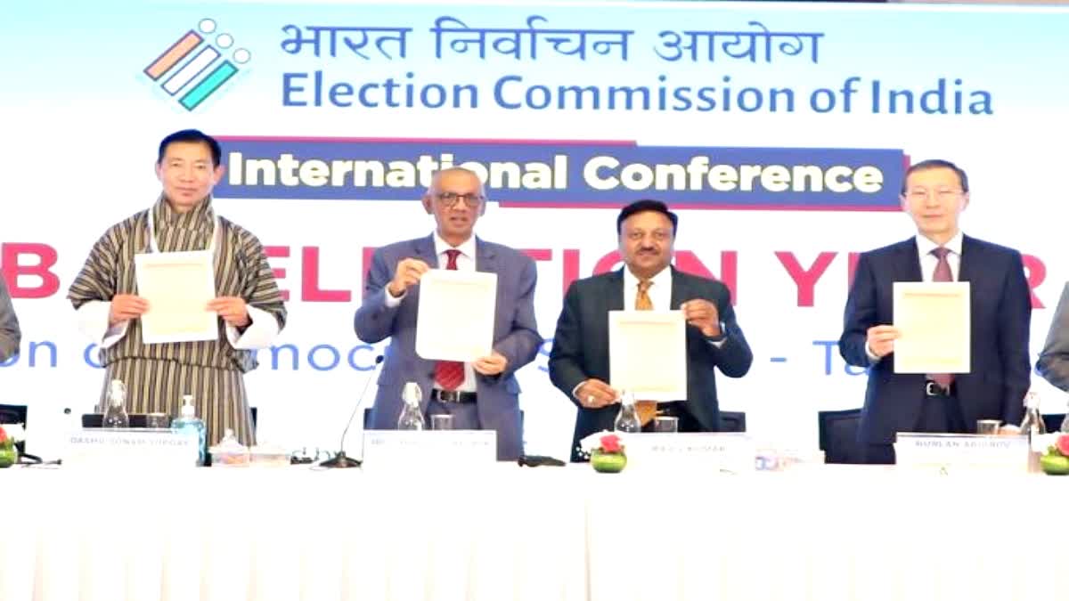 Chief Election Commissioner Rajiv Kumar and others with the Delhi Declaration