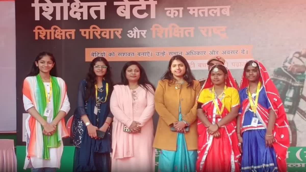 बेटी उत्सव के तहत बेटियों को जन्म देने महिलाओं को सम्मानित किया गया