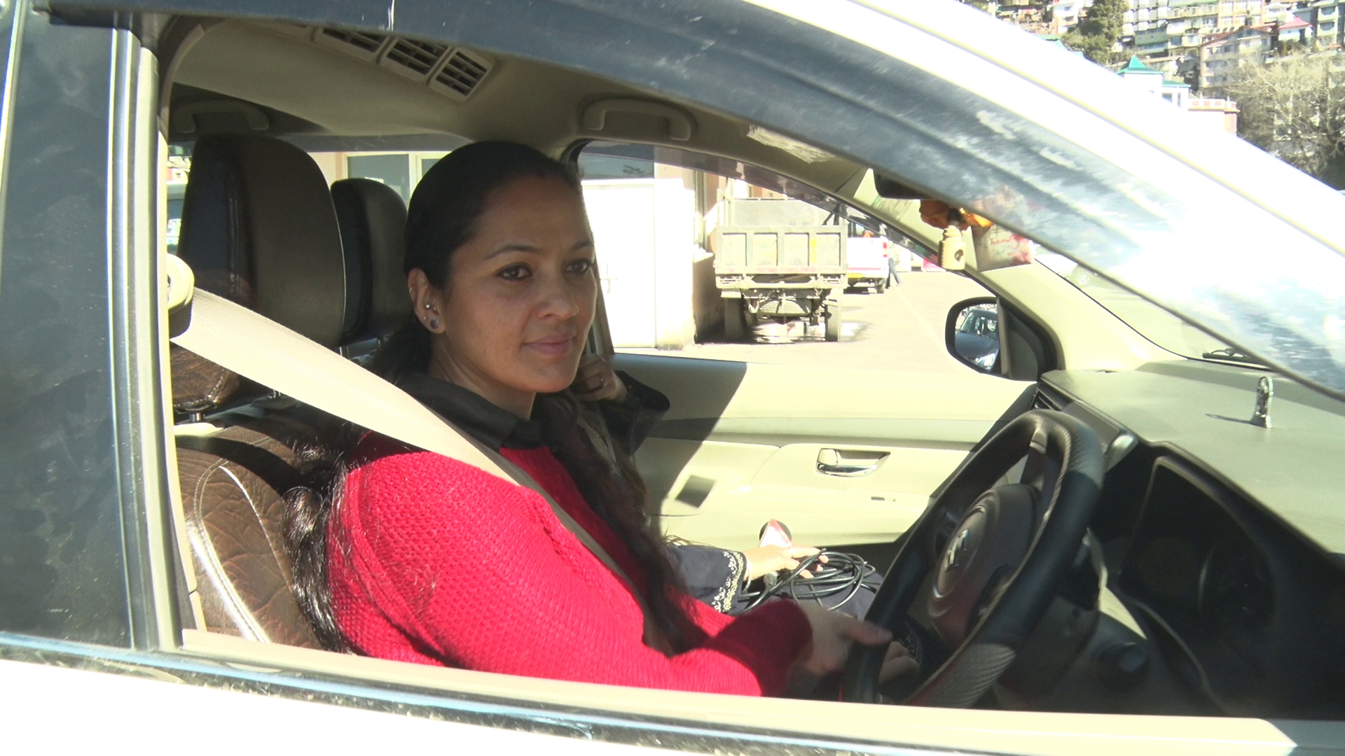 Shimla first Woman Taxi Driver Meenakshi Negi