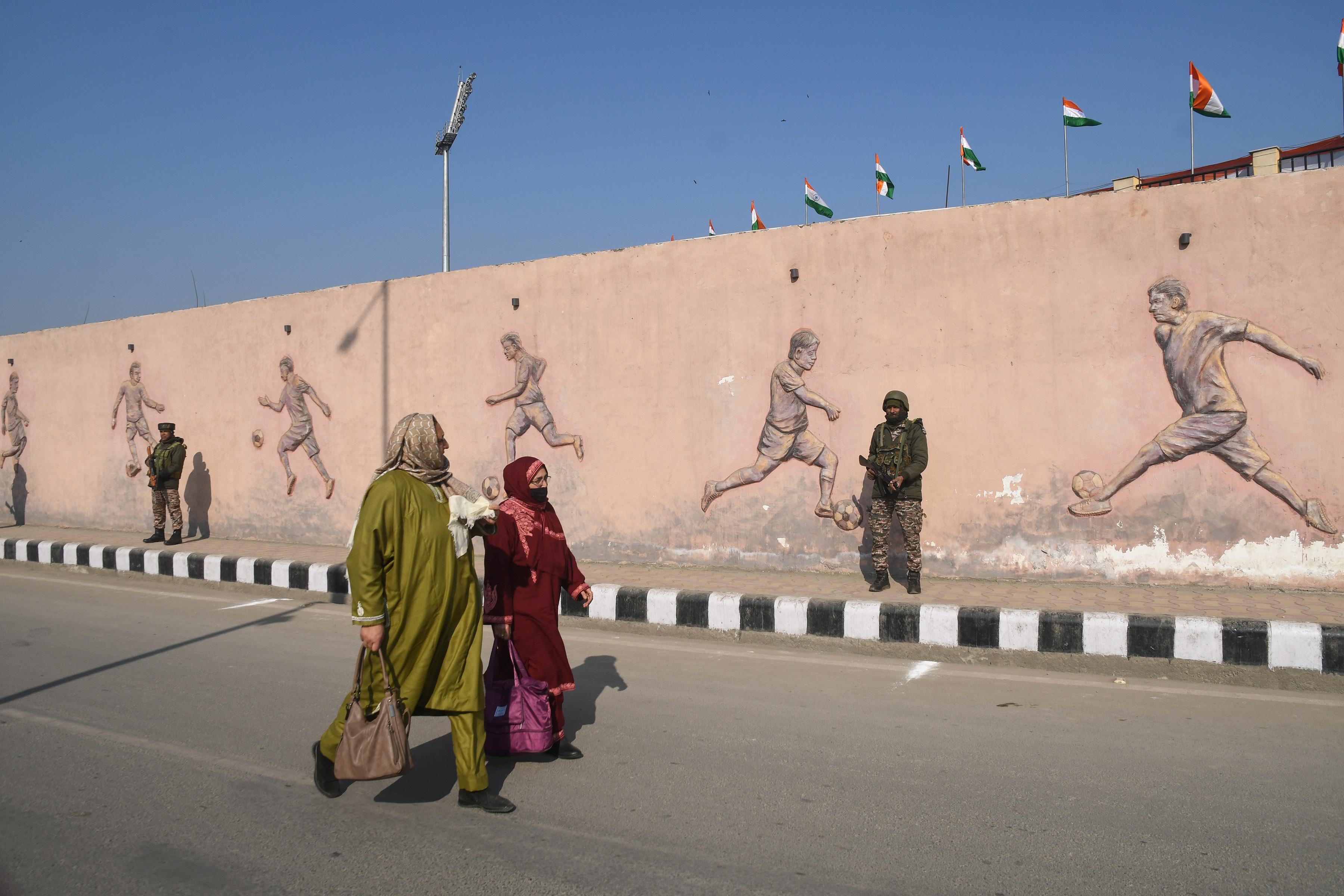 Security Stepped Up For Smooth Republic Day In Kashmir