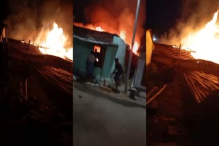 CHAMARAJANAGAR  FIRE INCIDENT  A HOUSE CAUGHT FIRE IN GUNDLUPET  ಮನೆಗೆ ಬೆಂಕಿ