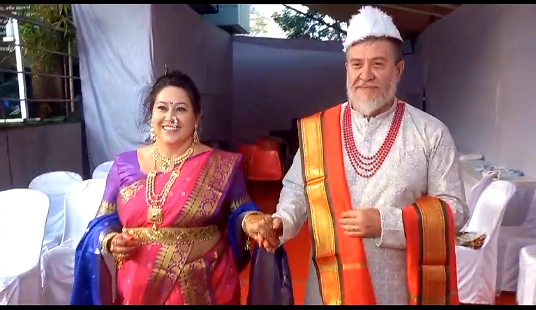 Brazilian couple gets married according to Vedic rituals