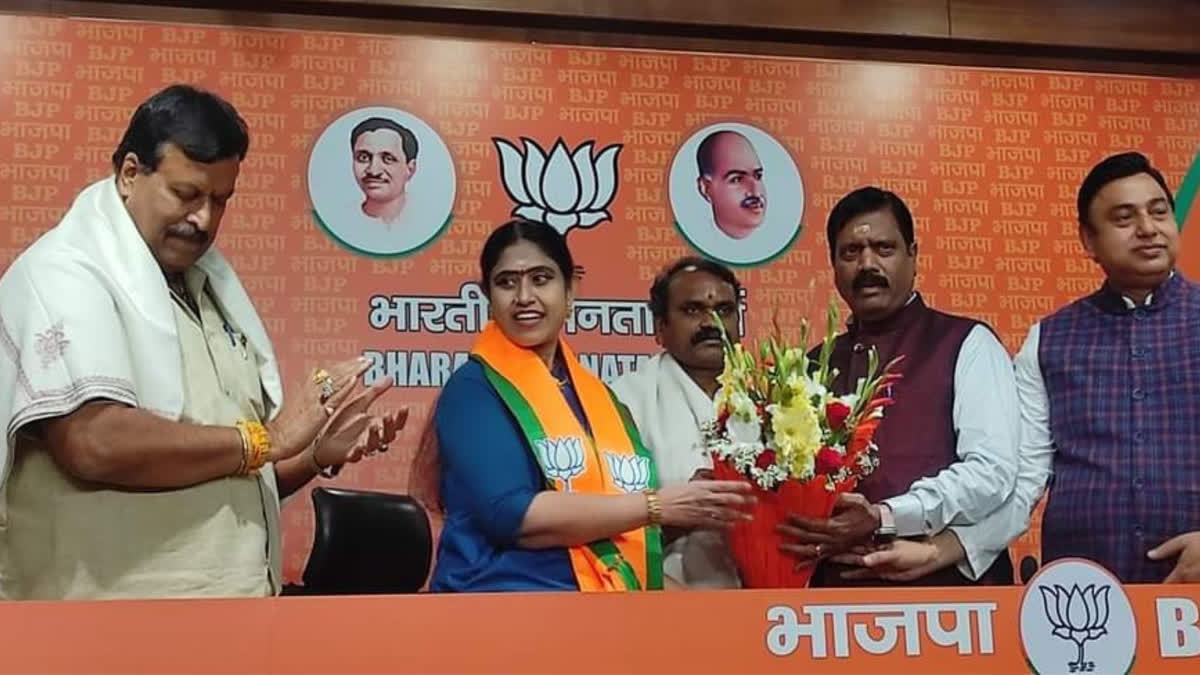 Tamil Nadu's Vilavancode MLA Vijayadharani Quits Congress and Joins BJP