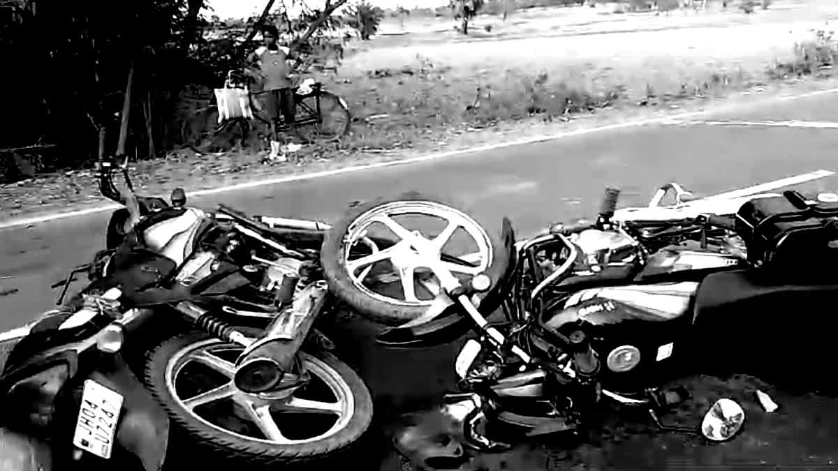 Two youths died in road accident in Pakur