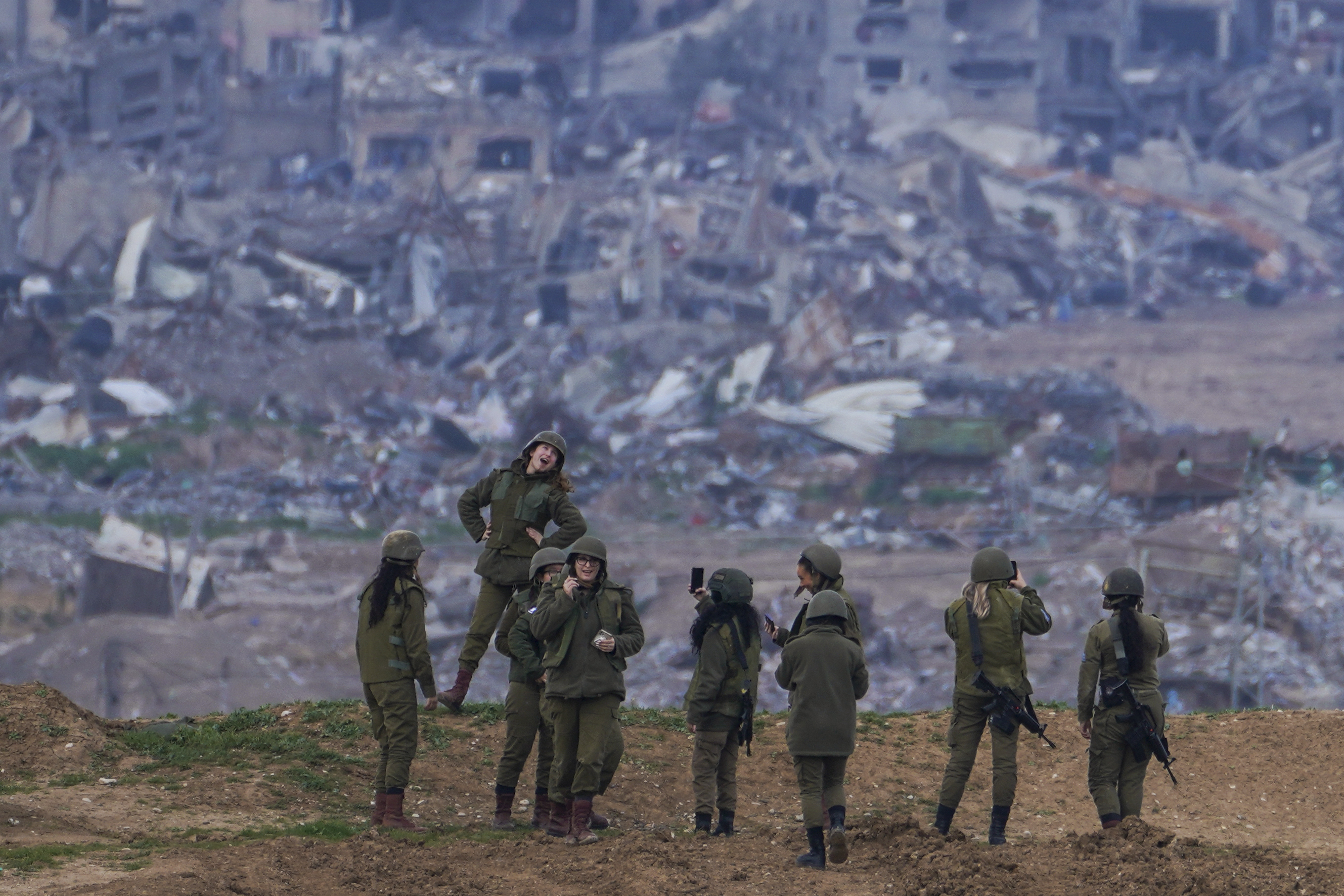 اسرائیل جنگ کے بعد غزہ میں سیکورٹی اور شہری امور پر کھلے عام کنٹرول چاہتا ہے۔۔۔۔ (Photo: AP)