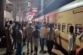 Ayodhya Dham train  bjp  അയോധ്യധാം ട്രെയിന്‍  ബിജെപി  തീർഥാടകരെ ഭീഷണിപ്പെടുത്തി