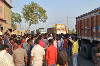 Truck hit bike in Pakur